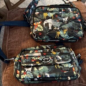 2 two Lug Crossbody Wildlife Black